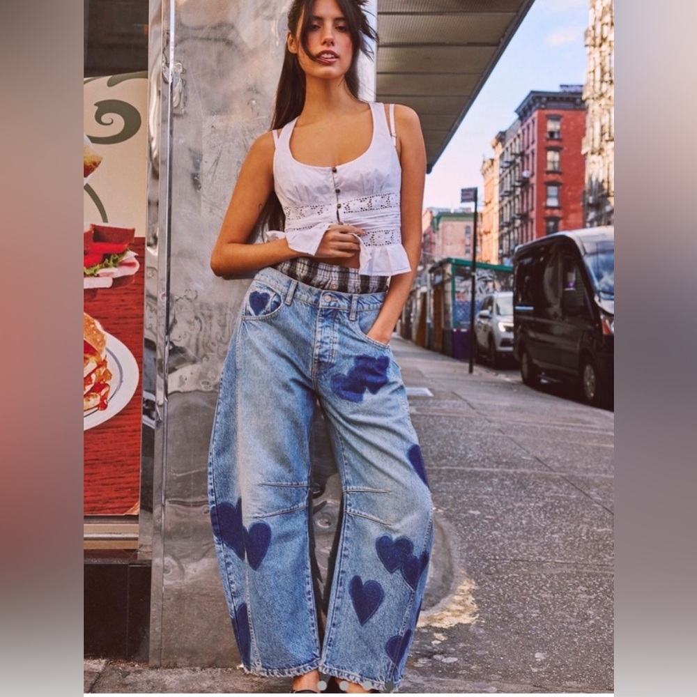 Free People- We The Free Heart Barrel Jeans 🤍🤍